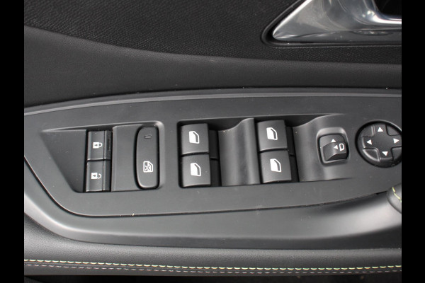 Peugeot 308 1.2 PureTech GT Climate control Adaptive cruise control Parkeersensoren Achteruitrijcamera Navigatie LED Apple Carplay/ Android Auto