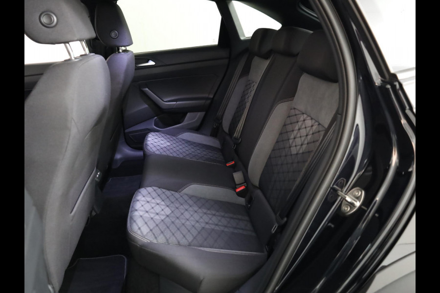 Volkswagen Taigo 1.0 TSI R-Line 115 Pk Private lease vanaf €529,- pm | DSG (Automaat) | Verlengde garantie | 18" LM velgen "Blackstyle pakket | Navigatie via app |