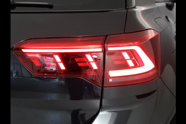 Volkswagen T-Roc 1.5 TSI R-Line 150 PK DSG (Automaat) | Verlengde garantie | Black Style | Panorama dak | LED Matrix koplampen | Adaptieve cruise |