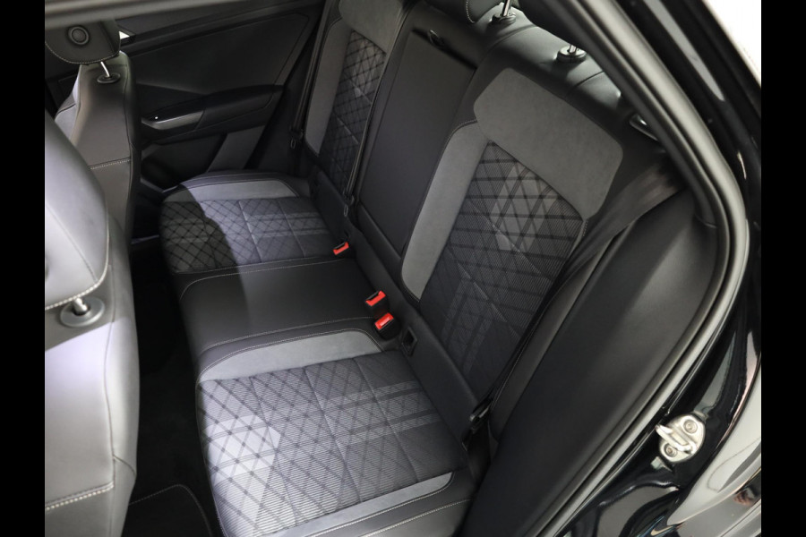 Volkswagen T-Roc 1.5 TSI R-Line 150 PK DSG (Automaat) | Verlengde garantie | Black Style | Panorama dak | LED Matrix koplampen | Adaptieve cruise |