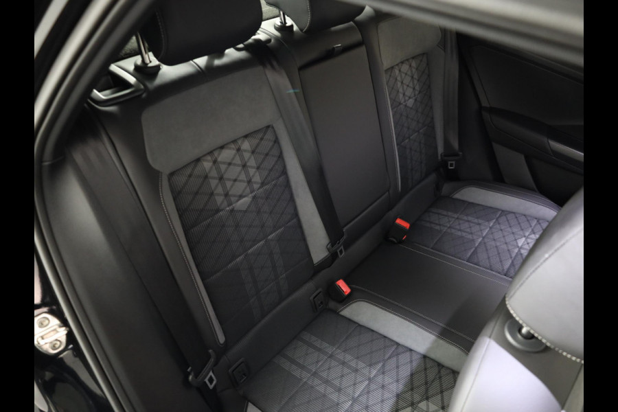 Volkswagen T-Roc 1.5 TSI R-Line 150 PK DSG (Automaat) | Verlengde garantie | Black Style | Panorama dak | LED Matrix koplampen | Adaptieve cruise |