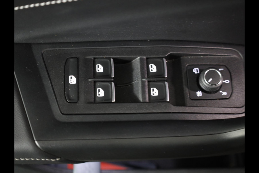 Volkswagen T-Roc 1.5 TSI R-Line 150 PK DSG (Automaat) | Verlengde garantie | Black Style | Panorama dak | LED Matrix koplampen | Adaptieve cruise |