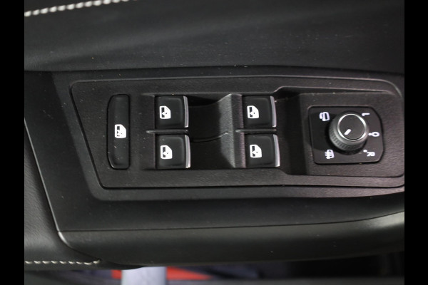 Volkswagen T-Roc 1.5 TSI R-Line 150 PK DSG (Automaat) | Verlengde garantie | Black Style | Panorama dak | LED Matrix koplampen | Adaptieve cruise |