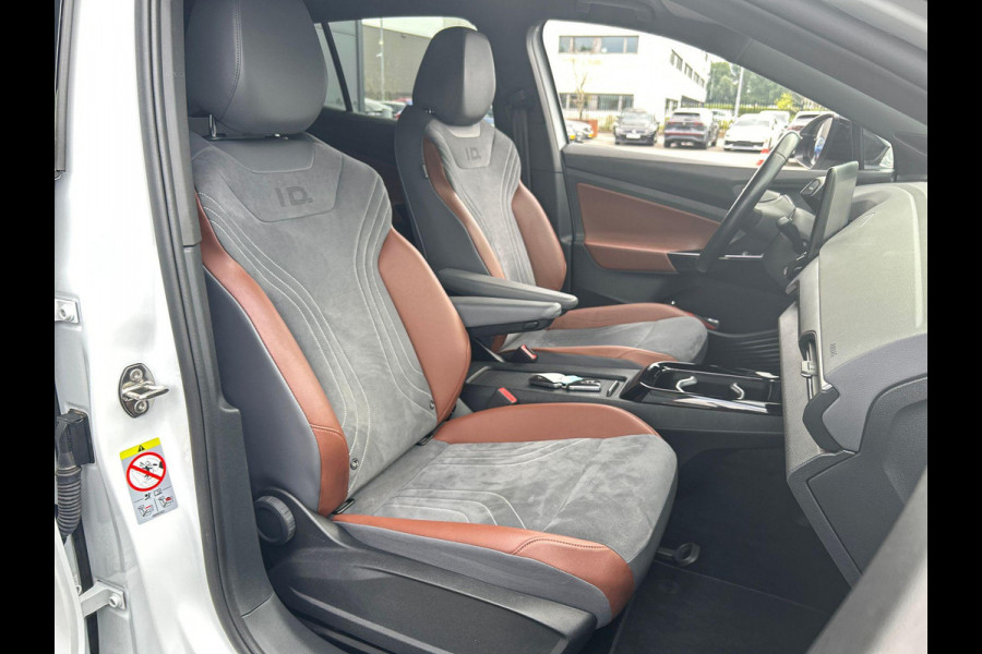 Volkswagen ID.4 First 77 kWh 204 pk | SOH 93% | Navigatie | Parkeersensoren | Achteruitrijcamera | Adaptieve cruise control | LED koplampen | Stoelverwarming |