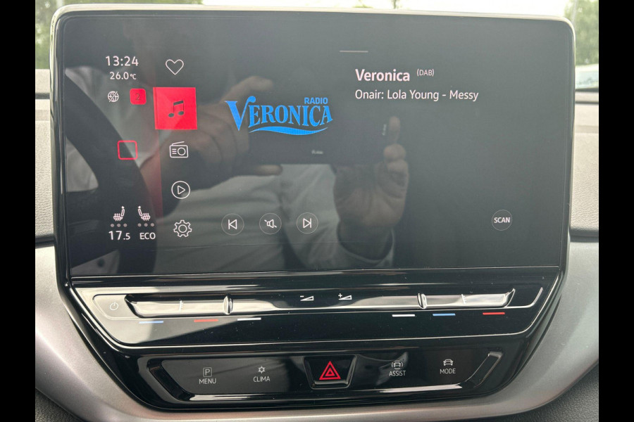 Volkswagen ID.4 First 77 kWh 204 pk | SOH 93% | Navigatie | Parkeersensoren | Achteruitrijcamera | Adaptieve cruise control | LED koplampen | Stoelverwarming |