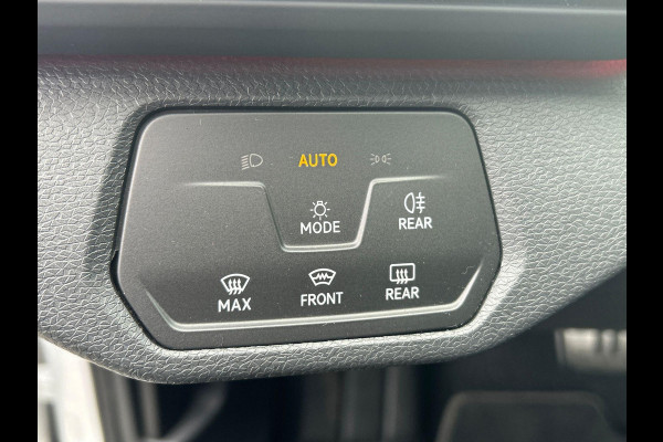 Volkswagen ID.4 First 77 kWh 204 pk | SOH 93% | Navigatie | Parkeersensoren | Achteruitrijcamera | Adaptieve cruise control | LED koplampen | Stoelverwarming |