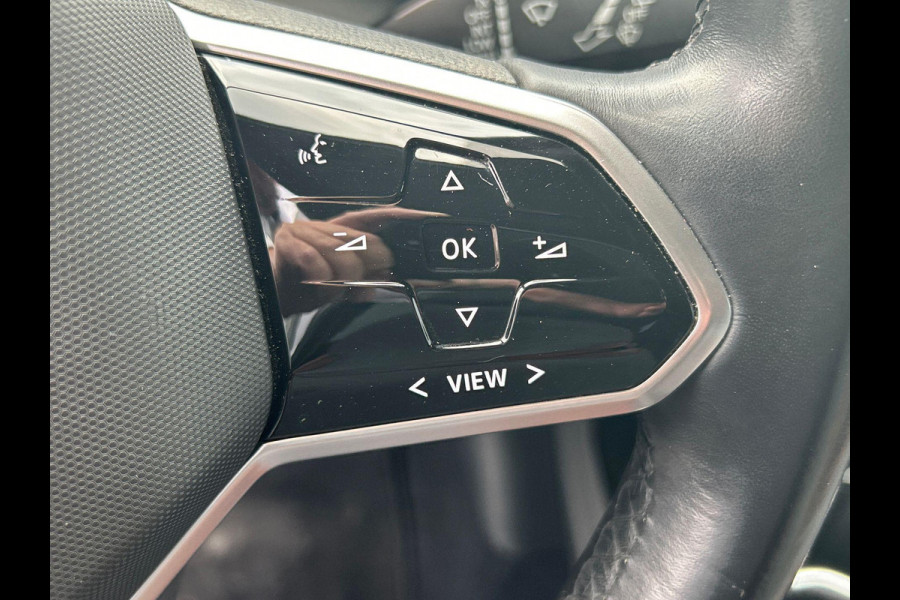 Volkswagen ID.4 First 77 kWh 204 pk | SOH 93% | Navigatie | Parkeersensoren | Achteruitrijcamera | Adaptieve cruise control | LED koplampen | Stoelverwarming |