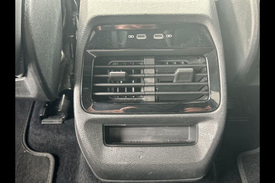 Volkswagen ID.4 First 77 kWh 204 pk | SOH 93% | Navigatie | Parkeersensoren | Achteruitrijcamera | Adaptieve cruise control | LED koplampen | Stoelverwarming |