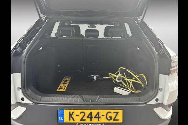 Volkswagen ID.4 First 77 kWh 204 pk | SOH 93% | Navigatie | Parkeersensoren | Achteruitrijcamera | Adaptieve cruise control | LED koplampen | Stoelverwarming |