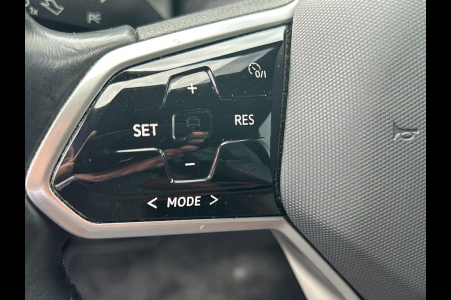 Volkswagen ID.4 First 77 kWh 204 pk | SOH 93% | Navigatie | Parkeersensoren | Achteruitrijcamera | Adaptieve cruise control | LED koplampen | Stoelverwarming |