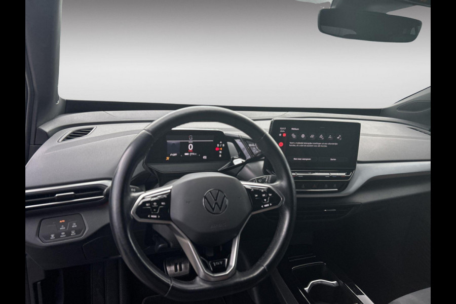 Volkswagen ID.4 First 77 kWh 204 pk | SOH 93% | Navigatie | Parkeersensoren | Achteruitrijcamera | Adaptieve cruise control | LED koplampen | Stoelverwarming |