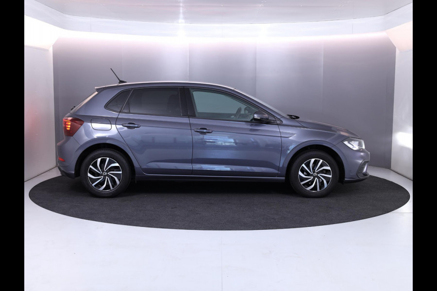 Volkswagen Polo 1.0 TSI Life 95 pk Automaat (DSG) | Verlengde garantie | Navigatie | Parkeersensoren | Achteruitrijcamera | Adaptieve cruise control | Stoelverwarming |