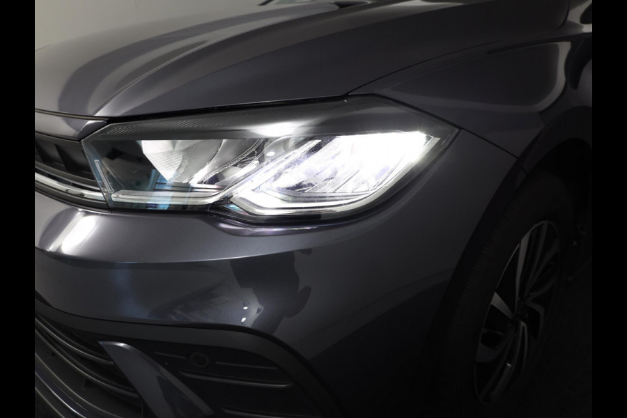 Volkswagen Polo 1.0 TSI Life 95 pk Automaat (DSG) | Verlengde garantie | Navigatie | Parkeersensoren | Achteruitrijcamera | Adaptieve cruise control | Stoelverwarming |