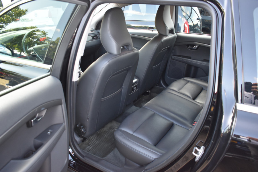 Volvo V70 D3 150PK Automaat Polar ACC | Xenon | Trekhaak | Leder | Standkachel | Stoelverwarming
