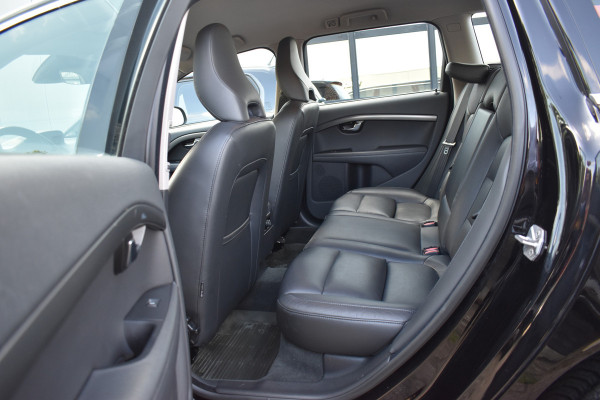 Volvo V70 D3 150PK Automaat Polar ACC | Xenon | Trekhaak | Leder | Standkachel | Stoelverwarming