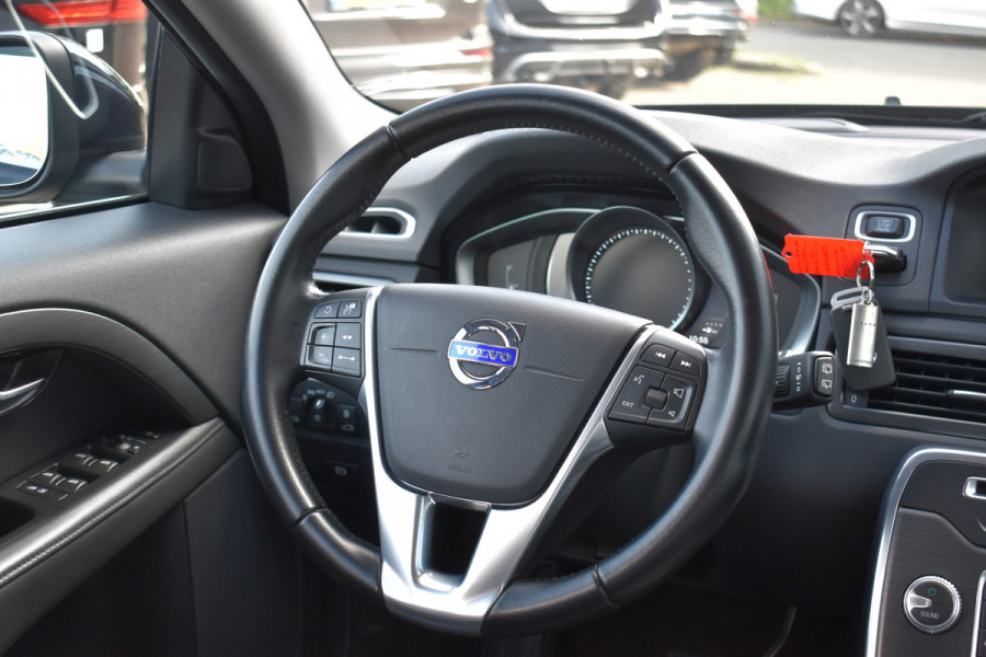 Volvo V70 D3 150PK Automaat Polar ACC | Xenon | Trekhaak | Leder | Standkachel | Stoelverwarming
