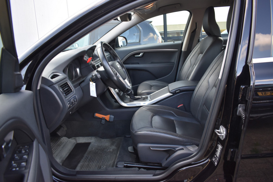Volvo V70 D3 150PK Automaat Polar ACC | Xenon | Trekhaak | Leder | Standkachel | Stoelverwarming