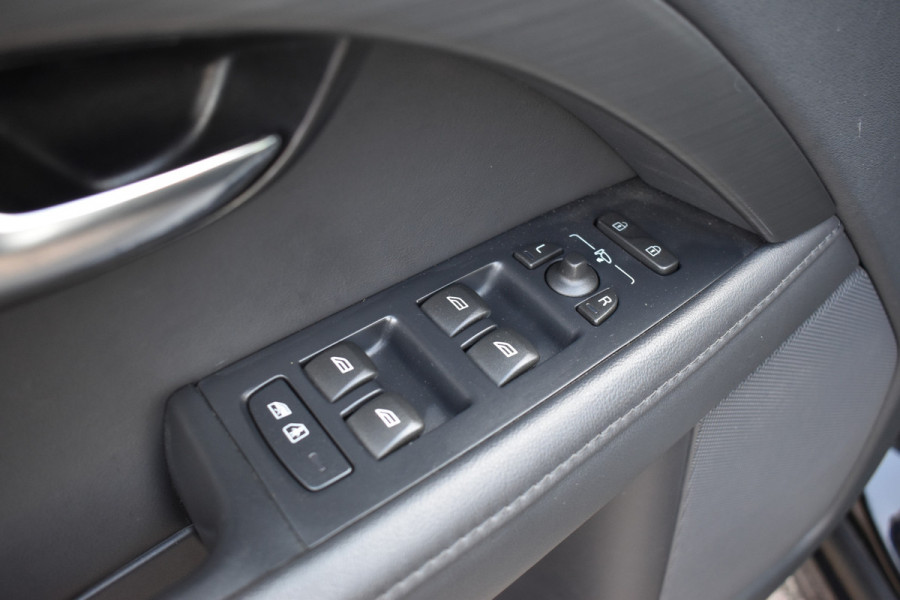 Volvo V70 D3 150PK Automaat Polar ACC | Xenon | Trekhaak | Leder | Standkachel | Stoelverwarming