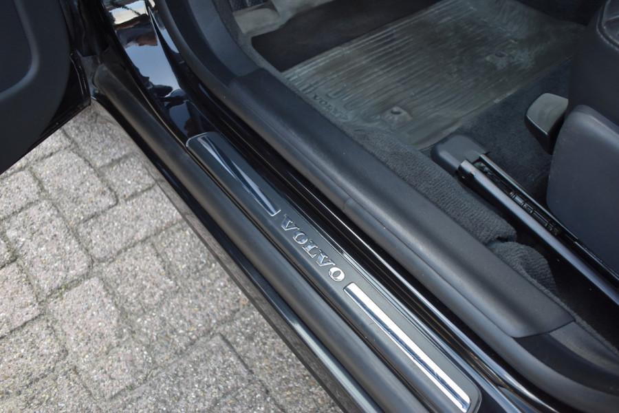 Volvo V70 D3 150PK Automaat Polar ACC | Xenon | Trekhaak | Leder | Standkachel | Stoelverwarming
