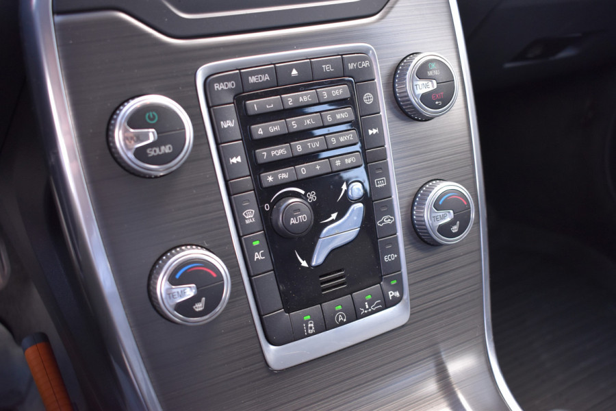 Volvo V70 D3 150PK Automaat Polar ACC | Xenon | Trekhaak | Leder | Standkachel | Stoelverwarming