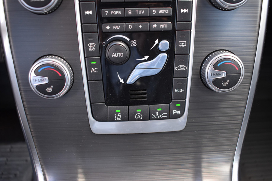 Volvo V70 D3 150PK Automaat Polar ACC | Xenon | Trekhaak | Leder | Standkachel | Stoelverwarming