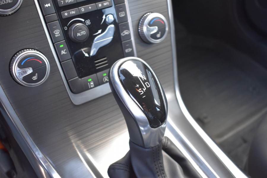 Volvo V70 D3 150PK Automaat Polar ACC | Xenon | Trekhaak | Leder | Standkachel | Stoelverwarming