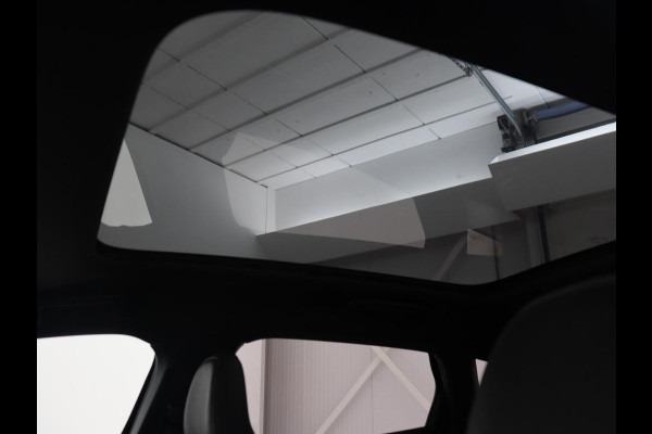 Volvo V40 Cross Country 1.5 T3 Polar+ Luxury | Panoramadak | Automaat | Camera | Full LED | Stoelverwarming | Bluetooth | Leder | Cruise control | Harman Kardon