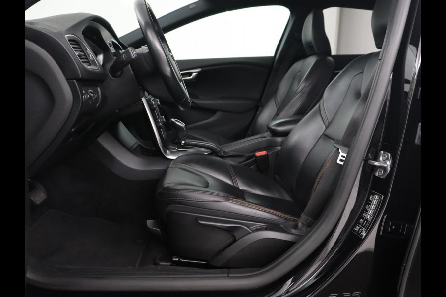 Volvo V40 Cross Country 1.5 T3 Polar+ Luxury | Panoramadak | Automaat | Camera | Full LED | Stoelverwarming | Bluetooth | Leder | Cruise control | Harman Kardon