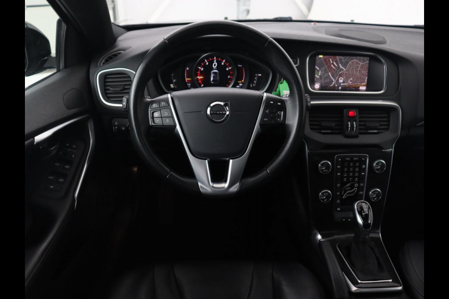 Volvo V40 Cross Country 1.5 T3 Polar+ Luxury | Panoramadak | Automaat | Camera | Full LED | Stoelverwarming | Bluetooth | Leder | Cruise control | Harman Kardon