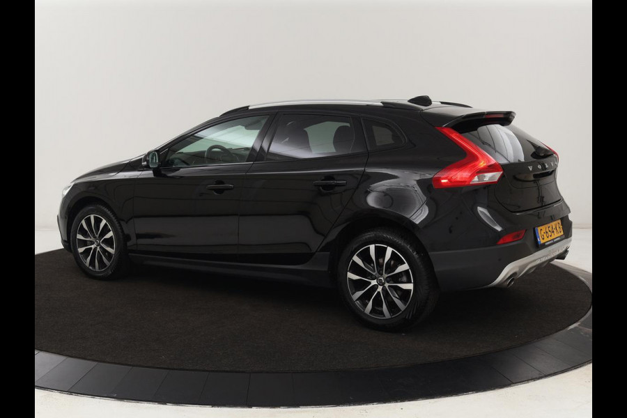 Volvo V40 Cross Country 1.5 T3 Polar+ Luxury | Panoramadak | Automaat | Camera | Full LED | Stoelverwarming | Bluetooth | Leder | Cruise control | Harman Kardon