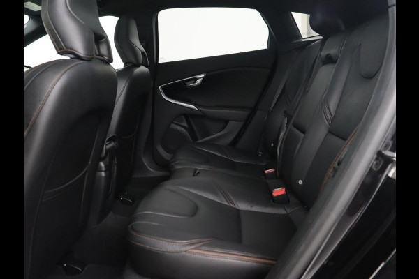 Volvo V40 Cross Country 1.5 T3 Polar+ Luxury | Panoramadak | Automaat | Camera | Full LED | Stoelverwarming | Bluetooth | Leder | Cruise control | Harman Kardon