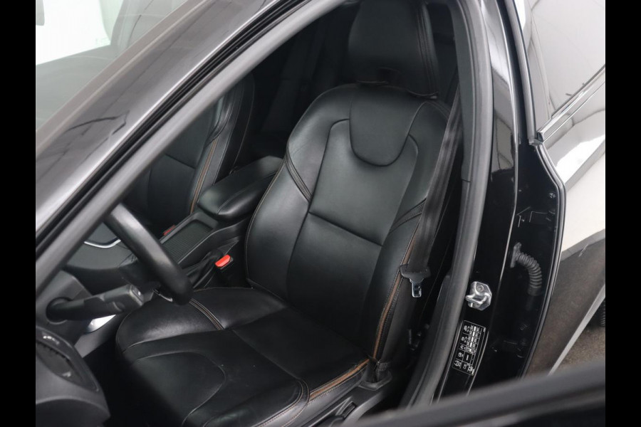 Volvo V40 Cross Country 1.5 T3 Polar+ Luxury | Panoramadak | Automaat | Camera | Full LED | Stoelverwarming | Bluetooth | Leder | Cruise control | Harman Kardon