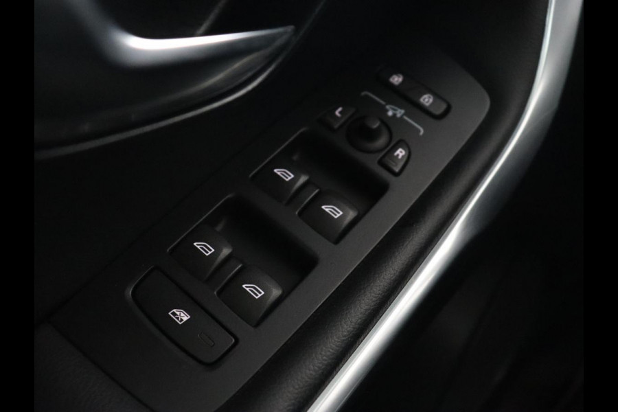 Volvo V40 Cross Country 1.5 T3 Polar+ Luxury | Panoramadak | Automaat | Camera | Full LED | Stoelverwarming | Bluetooth | Leder | Cruise control | Harman Kardon