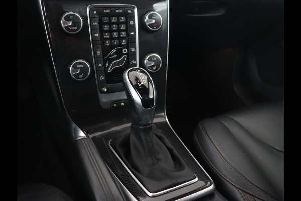 Volvo V40 Cross Country 1.5 T3 Polar+ Luxury | Panoramadak | Automaat | Camera | Full LED | Stoelverwarming | Bluetooth | Leder | Cruise control | Harman Kardon