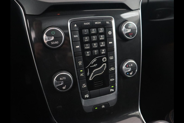Volvo V40 Cross Country 1.5 T3 Polar+ Luxury | Panoramadak | Automaat | Camera | Full LED | Stoelverwarming | Bluetooth | Leder | Cruise control | Harman Kardon