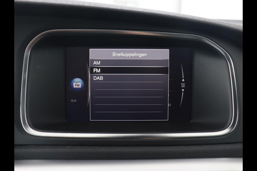 Volvo V40 Cross Country 1.5 T3 Polar+ Luxury | Panoramadak | Automaat | Camera | Full LED | Stoelverwarming | Bluetooth | Leder | Cruise control | Harman Kardon