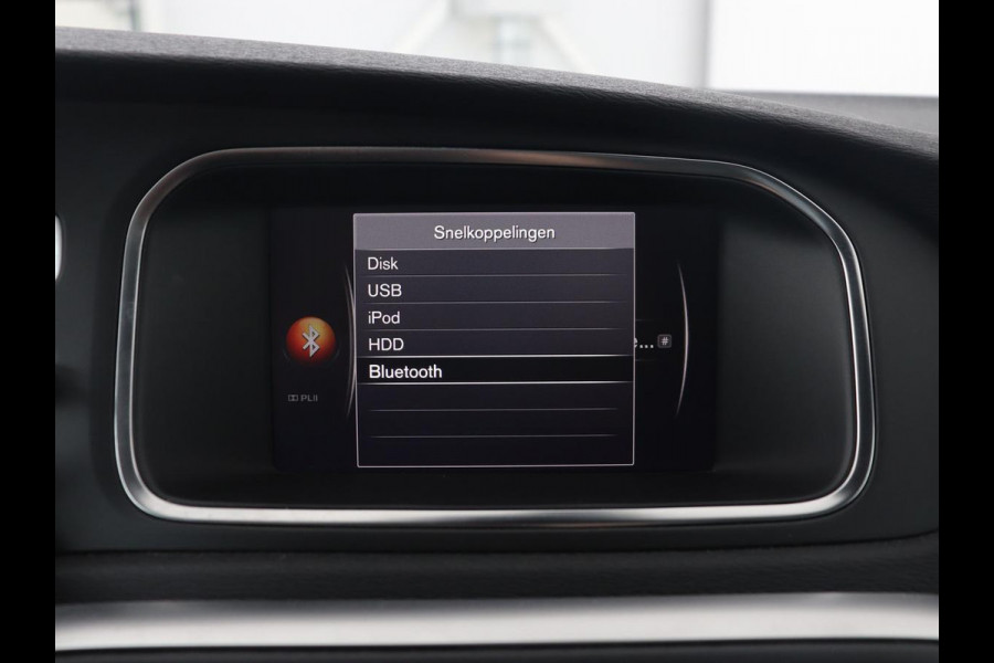 Volvo V40 Cross Country 1.5 T3 Polar+ Luxury | Panoramadak | Automaat | Camera | Full LED | Stoelverwarming | Bluetooth | Leder | Cruise control | Harman Kardon