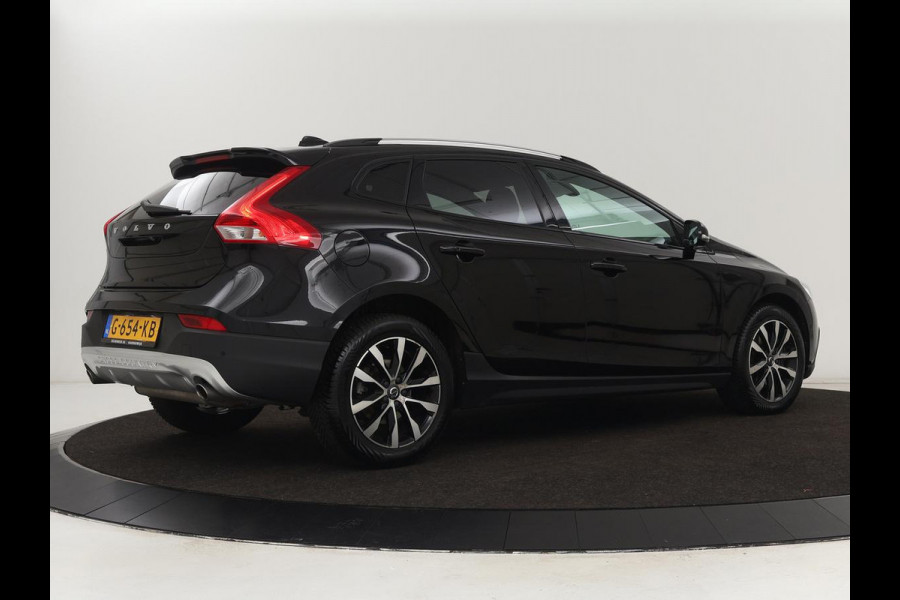 Volvo V40 Cross Country 1.5 T3 Polar+ Luxury | Panoramadak | Automaat | Camera | Full LED | Stoelverwarming | Bluetooth | Leder | Cruise control | Harman Kardon