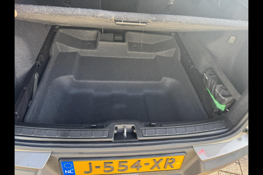 Volvo XC40 1.5 T3 Business Pro 1e Eig. Clima Navigatie Adaptive cruise Carplay Elektrisch klep