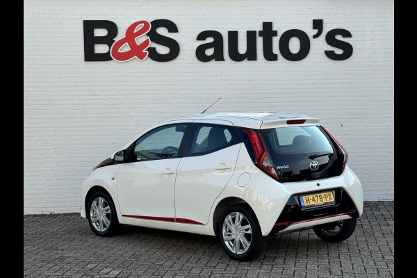 Toyota Aygo 1.0 VVT-i x-play Airco Achteruitrijcamera Apple Carplay / Android Auto Elektrisch bedienbare ramen