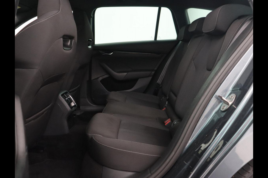Škoda Octavia Combi 1.0 e-TSI Sport Bns | Automaat | Carplay | Cruise Control | LED | Sfeer verlichting | Climate controle | PDC | Sportstoelen | DAB+
