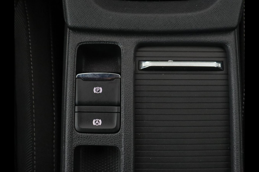 Škoda Octavia Combi 1.0 e-TSI Sport Bns | Automaat | Carplay | Cruise Control | LED | Sfeer verlichting | Climate controle | PDC | Sportstoelen | DAB+