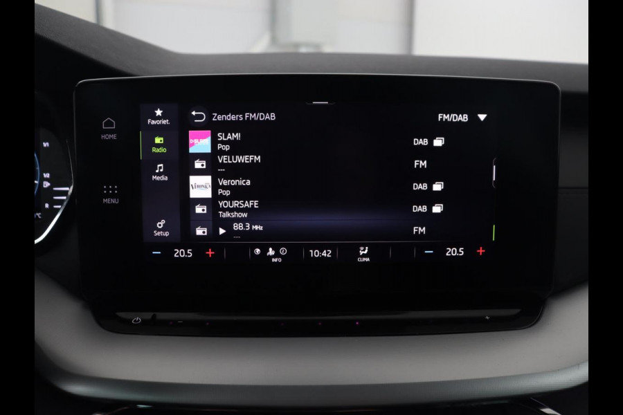Škoda Octavia Combi 1.0 e-TSI Sport Bns | Automaat | Carplay | Cruise Control | LED | Sfeer verlichting | Climate controle | PDC | Sportstoelen | DAB+