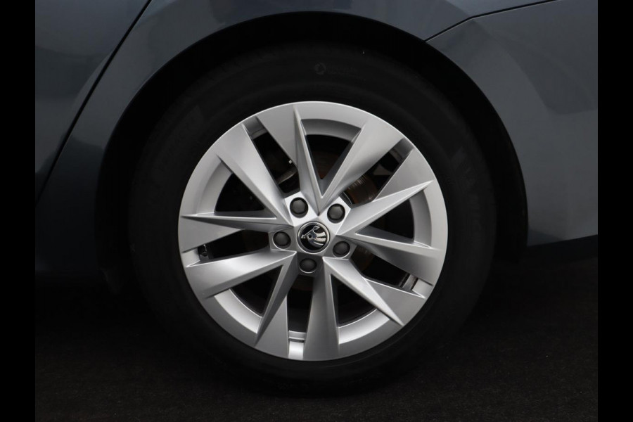 Škoda Octavia Combi 1.0 e-TSI Sport Bns | Automaat | Carplay | Cruise Control | LED | Sfeer verlichting | Climate controle | PDC | Sportstoelen | DAB+