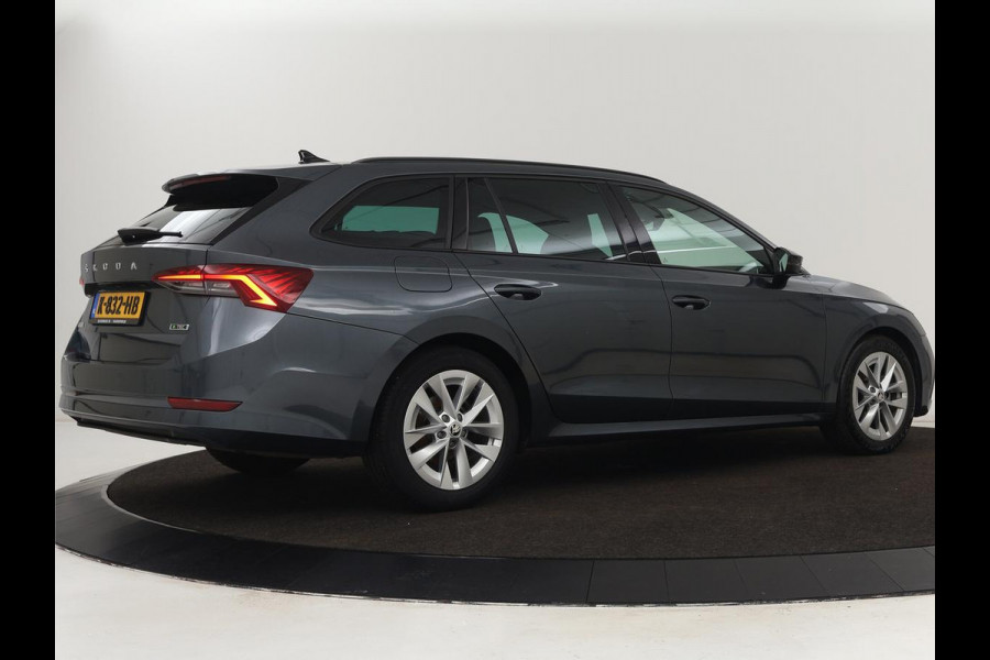 Škoda Octavia Combi 1.0 e-TSI Sport Bns | Automaat | Carplay | Cruise Control | LED | Sfeer verlichting | Climate controle | PDC | Sportstoelen | DAB+