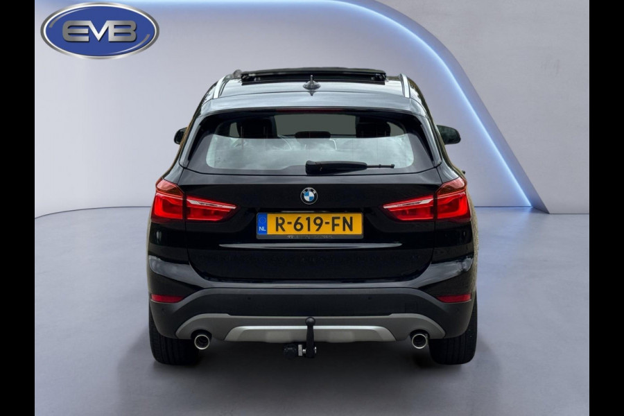 BMW X1 SDrive20i 192 pk High Executive, panoramadak, trekhaak, 1/2 lederen sportinterieur
