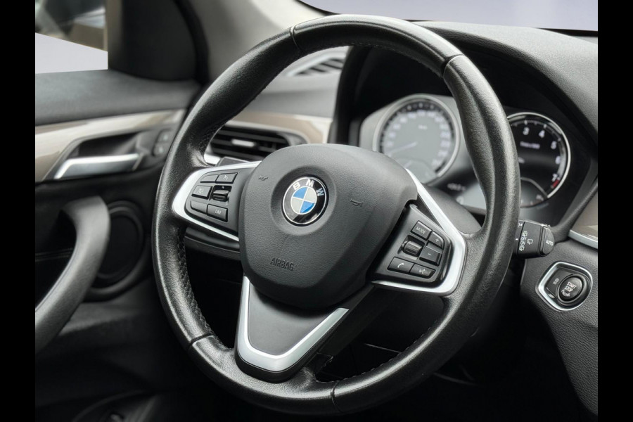 BMW X1 SDrive20i 192 pk High Executive, panoramadak, trekhaak, 1/2 lederen sportinterieur