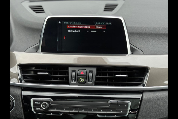 BMW X1 SDrive20i 192 pk High Executive, panoramadak, trekhaak, 1/2 lederen sportinterieur