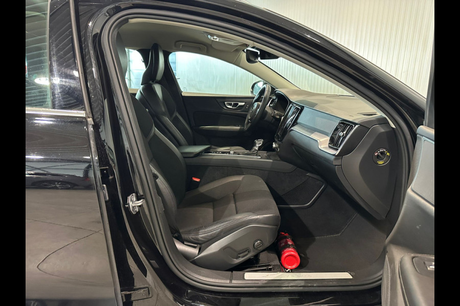 Volvo V60 D3 Aut. Momentum Parkeercamera Navigatie 150pk
