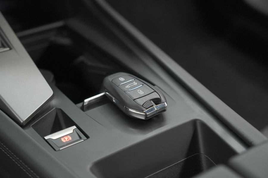 Peugeot 408 1.2 Hybrid 136 e-DSC6 Allure | 360 Camera | Navigatie | Parkeersensoren | Apple Carplay
